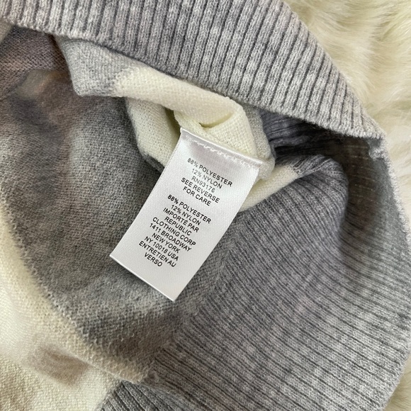 T Tahari Gray and Cream Crew Neck Sweater with Checkered Pattern - Picture 8 of 9
